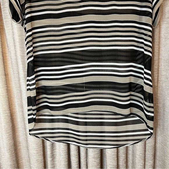 Soprano Black and Grey Stripe Short Sleeve Blouse Size Medium - Picture 7 of 13